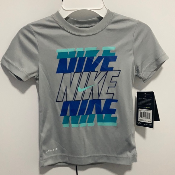 Sold out NEW Nike tee - Picture 1 of 2